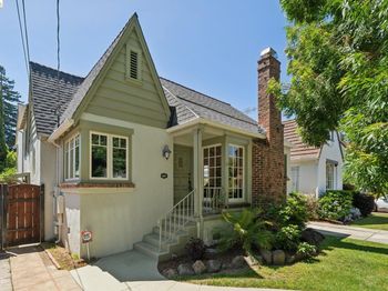 957 Lee Ave
