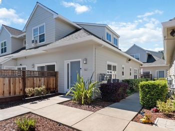 742 Cottage Ct