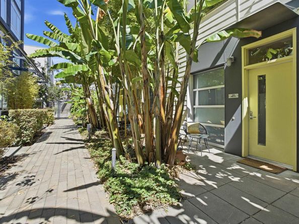 1253 Pine St, Oakland CA 94607