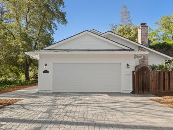 900 Los Robles Avenue