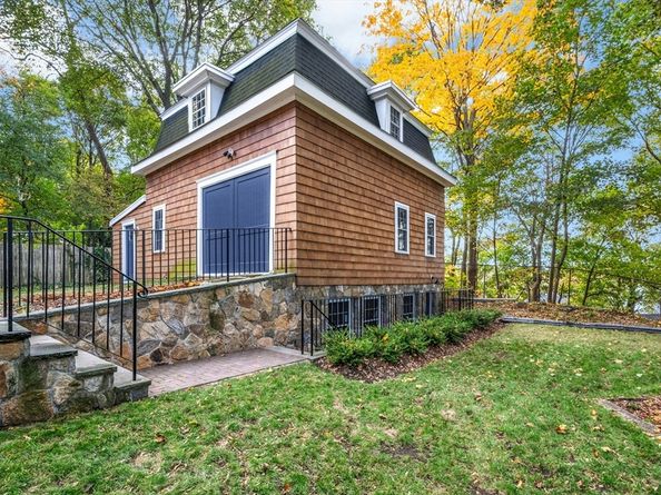 8 Pine St 4, Boston MA 02136