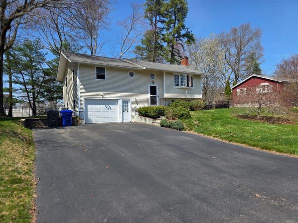 19 Bowdoin Dr, Milford MA 01757