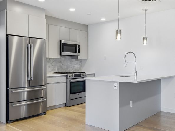 16 Boardman St 202, Boston MA 02128
