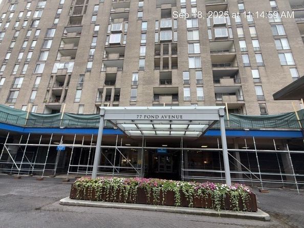 77 Pond Ave 1103, Brookline MA 02445