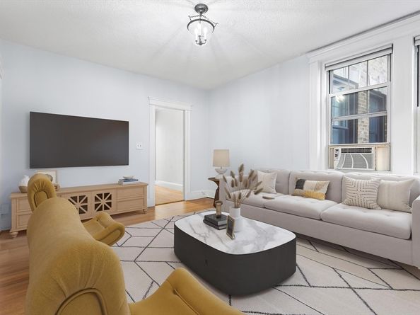 116 Riverway St 14, Boston MA 02215