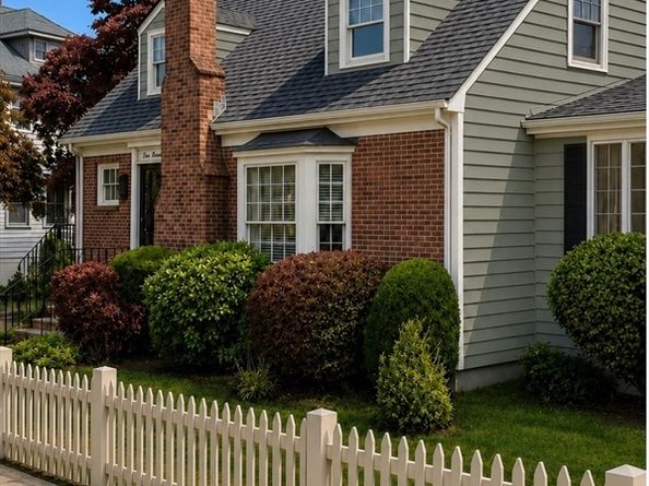211 Grovers Ave, Winthrop MA 02152