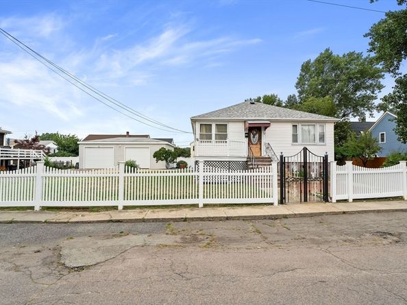 101 Kenberma St, Hull MA 02045