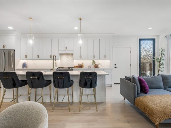 839 Saratoga St 3A, Boston MA 02128