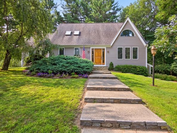 5 Acorn Ln, Mattapoisett MA 02739