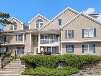 66 Glades Road