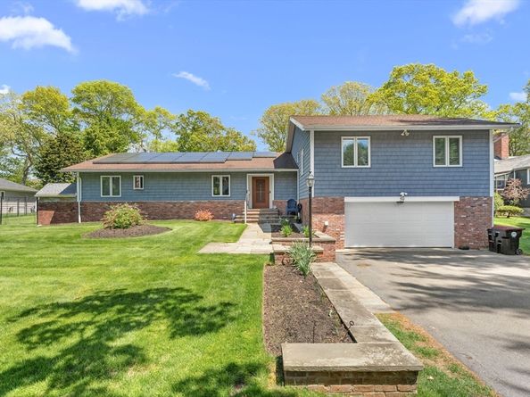 59 Briarcliff Rd, Brockton MA 02301