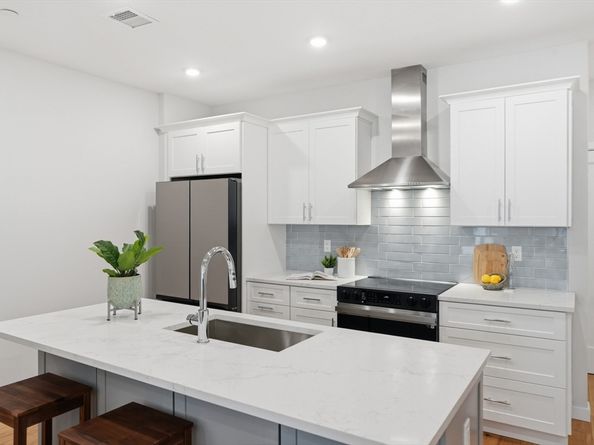 267 Old Colony 311, Boston MA 02127