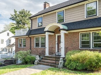 284 Lake St