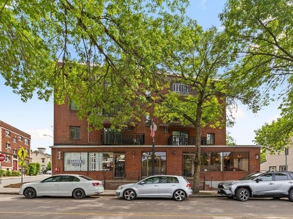 26 W Wyoming Avenue 2D, Melrose MA 02176