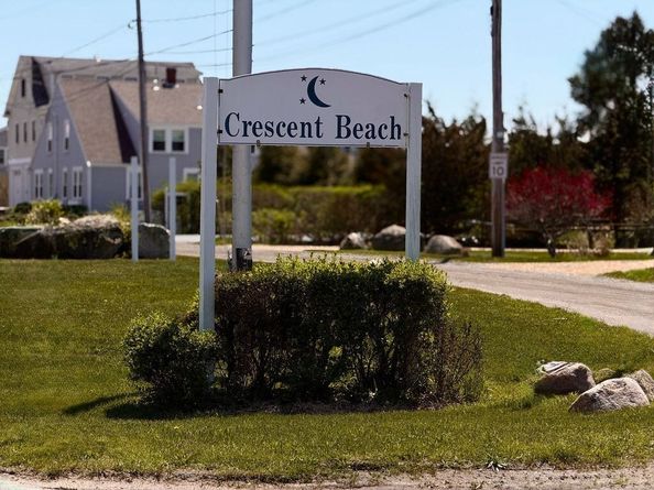 17 Island St, Mattapoisett MA 02739
