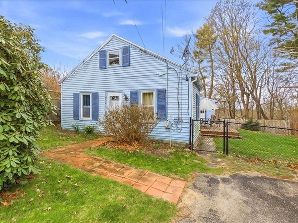 32 Elm Avenue, Holbrook MA 02343