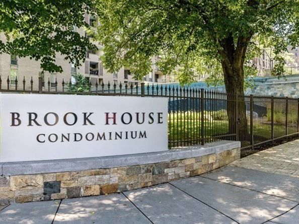 44 Washington St 1103, Brookline MA 02445