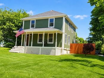 10 Great Neck Rd