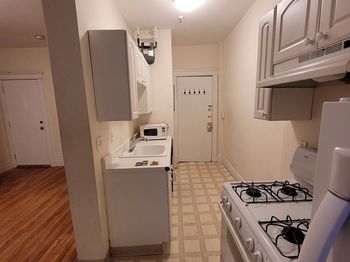 60 Queensbury St