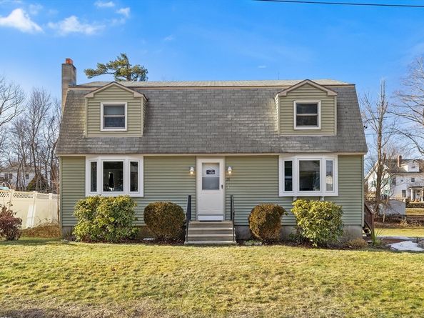 28 Armory Ln, Southbridge MA 01550