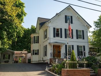 33 Water St