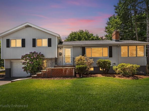 4 June Ln, Newton MA 02458