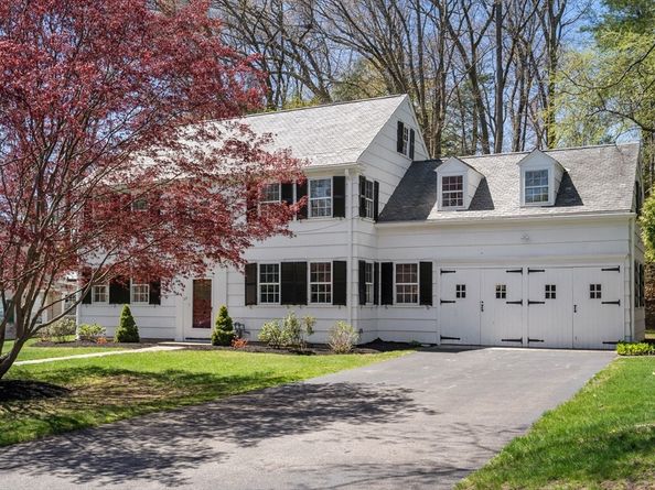 23 Thackeray Road, Wellesley MA 02481