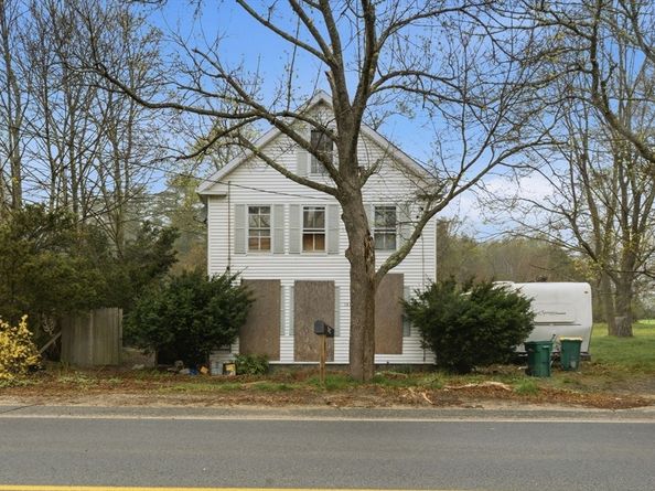 147 Plymouth St, Carver MA 02330