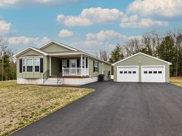 102 Topaz Terrace, Gardner MA 01440