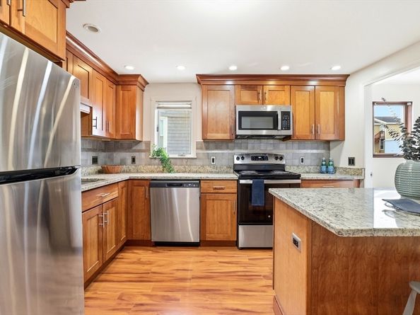 77 Swan St, Everett MA 02149