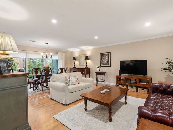 1206 Greendale Ave 214, Needham MA 02492