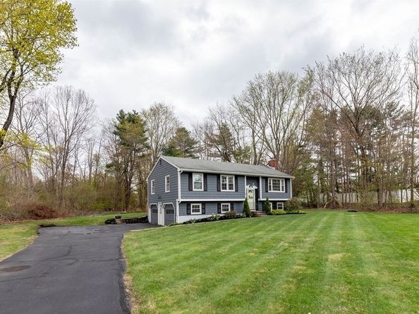 8 Old Farm Rd, Sturbridge MA 01566