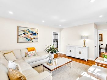 18 Mayflower Rd