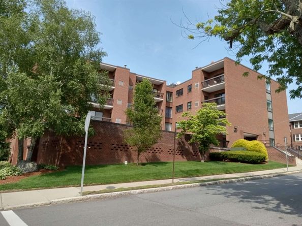 12 Mount Vernon St 25, Melrose MA 02176