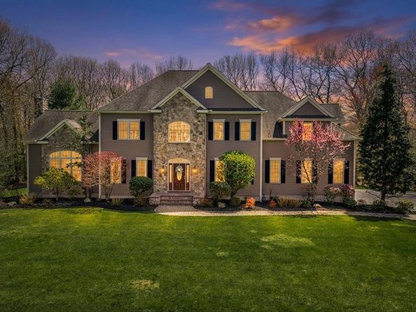 21 Stable Way, Medway MA 02053