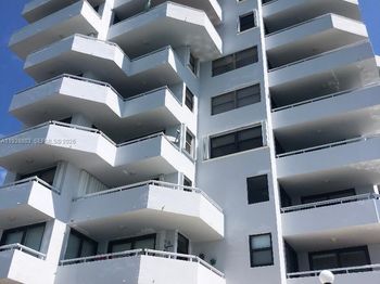 6830 Indian Creek Dr