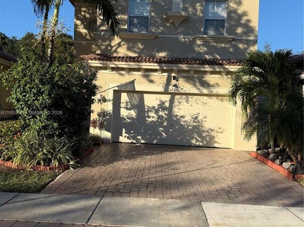 1128 NE 39th Ave, Homestead FL 33033
