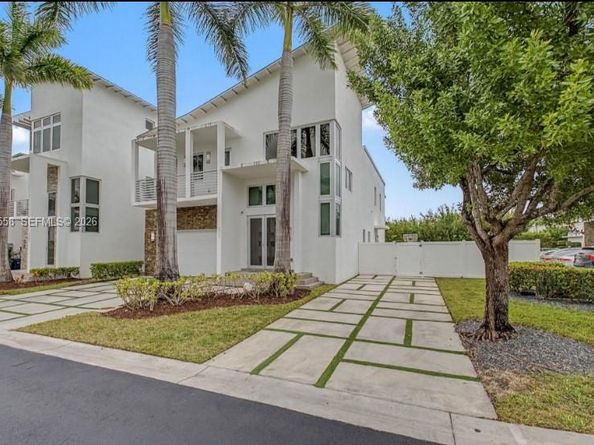 3341 NW 84th Ct, Doral FL 33122