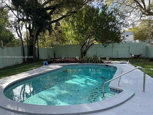 286 NW 57th St, Miami FL 33127