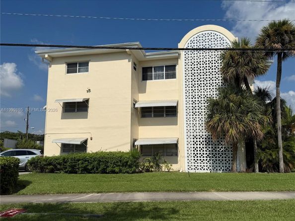 141 NE 10th Ave 17B, Hallandale Beach FL 33009