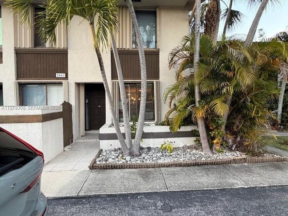 2661 NE 164th St 40, North Miami Beach FL 33160