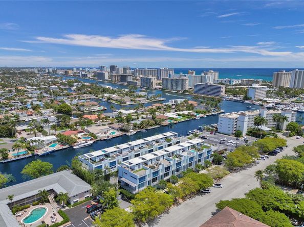 2725 NE 1st St, Pompano Beach FL 33062