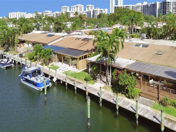 2619 S Parkview Dr, Hallandale Beach FL 33009