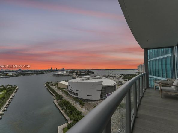 888 Biscayne Blvd 2409, Miami FL 33132