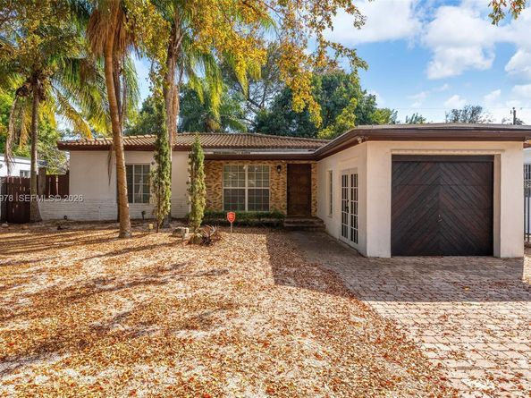 4220 SW 13th St, Miami FL 33134