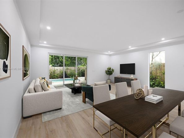 3162 Plaza St, Coconut Grove FL 33133