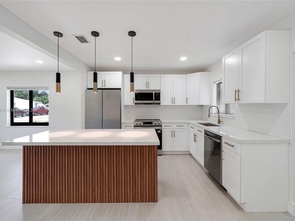 1321 NW 44th St, Miami FL 33142