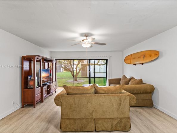 212 W Laurel Dr 1303, Margate FL 33063