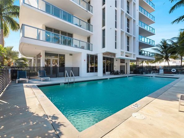 13800 Highland Dr 302, North Miami Beach FL 33181