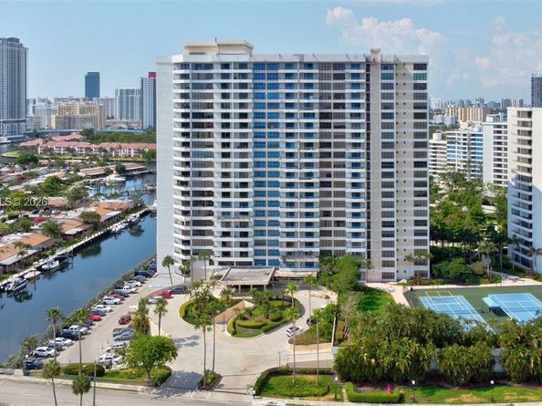 2500 Parkview Dr 1914, Hallandale Beach FL 33009